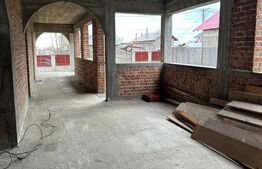 Casa de vanzare la rosu, 10 camere, 246,50 mp, zona Exterior Sud