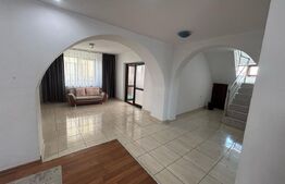 Casa de vanzare cu 5 camere, 200 mp, zona Micro 3