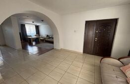 Casa de vanzare cu 5 camere, 200 mp, zona Micro 3