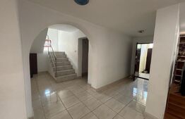 Casa de vanzare cu 5 camere, 200 mp, zona Micro 3