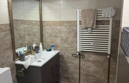 Apartament de vanzare cu 4 camere,  zona Ultracentral SCHIMB SI CU CASA