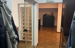 Apartament de vanzare cu 4 camere,  zona Ultracentral SCHIMB SI CU CASA