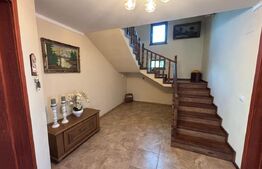 Vilă modernă de vanzare, cu 5 camere, 380 mp, zona rurala la 15 minute de oras 