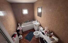 Apartament de vanzare, cu 2 camere, 49 mp, zona Micro 11  