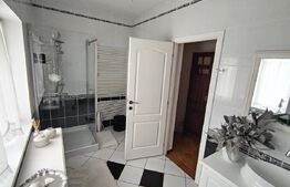  Vilă de lux de vanzare, 15 camere, 550 mp, zona Micro 6, comision 0%