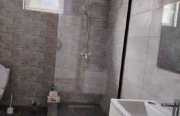 Casa de vanzare, cu 6 camere, 288 mp, zona Voinesti