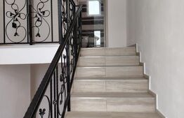 Casa de vanzare, cu 6 camere, 288 mp, zona Voinesti