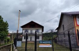 Casa de vanzare, cu 6 camere, 288 mp, zona Voinesti