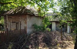 Casa de caramida, de vanzare, 1417 mp teren, zona Jugureni