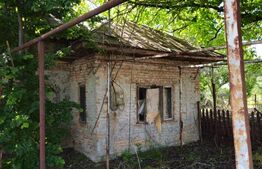 Casa de caramida, de vanzare, 1417 mp teren, zona Jugureni