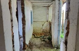 Casa de caramida, de vanzare, 1417 mp teren, zona Jugureni