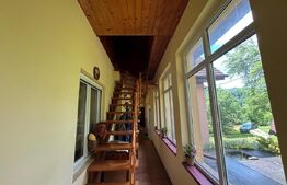 Vila de vanzare, cu 4 camere, 320 mp, zona Șuvița