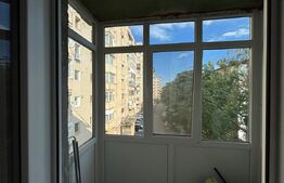 Apartament de vanzare, cu 3 camere, 49 mp, zona Micro 11