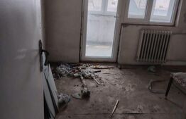 Apartament de vanzare, cu trei camere decomandat, 70 mp, zona Micro 11