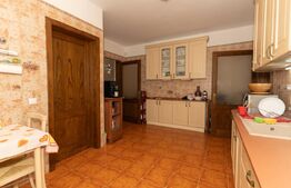 Vila exclusivistă, de vanzare, cu 8 camere, 400 mp, zona Periș 