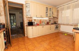 Vila exclusivistă, de vanzare, cu 8 camere, 400 mp, zona Periș 