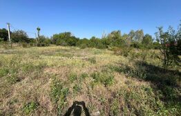 Teren intravilan de vânzare, 2.000 mp, deschidere 30 m