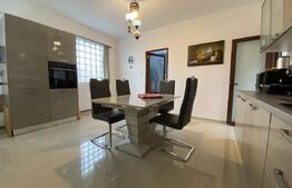 Casa de vanzare, 295 mp, zona Central 