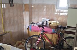 Casă cu acoperisul ars cu teren intravilan, 764 mp, zona Răzvad 