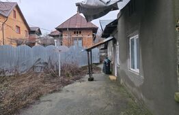 Casă cu acoperisul ars cu teren intravilan, 764 mp, zona Răzvad 