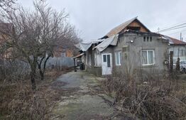 Casă cu acoperisul ars cu teren intravilan, 764 mp, zona Răzvad 