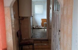 Casă cu acoperisul ars cu teren intravilan, 764 mp, zona Răzvad 