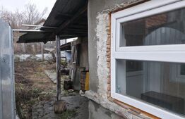 Casă cu acoperisul ars cu teren intravilan, 764 mp, zona Răzvad 