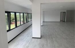 Birou + Hala de vanzare, 300 mp, zona Suseni 