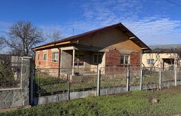 Casă spațioasă (120mp) la DN1A din cărămidă