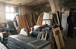 Oportunitate unică lângă Primăria Pietroșița - Monument Istoric + Hală –Investi