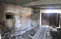 Oportunitate unică lângă Primăria Pietroșița - Monument Istoric + Hală –Investi