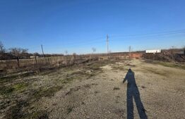 Teren 2.500 mp, front 23 ml, trifazic – Costești din Deal