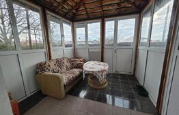 Casă cu teren generos și baltă de pescuit – Găești