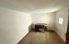 Refugiu la țară: casă tradițională , teren generos, și intimitate  Costesti Deal