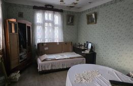 Casă de vânzare, 667 mp, zona Răzvad 