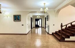 Vila de vanzare, 369 mp, zona Găești