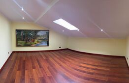 Vila de vanzare, 369 mp, zona Găești