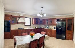 Vila de vanzare, 369 mp, zona Găești