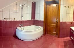 Vila de vanzare, 369 mp, zona Găești