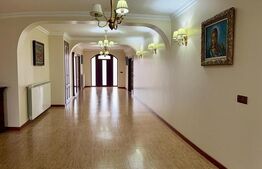 Vila de vanzare, 369 mp, zona Găești