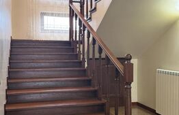 Vila de vanzare, 369 mp, zona Găești