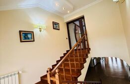 Vila de vanzare, 369 mp, zona Găești