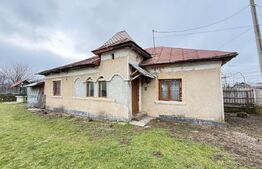  VACARESTI Casă bătrânească cu teren generos 