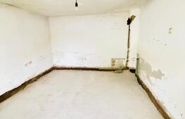 Casă bătrânească cu teren generos - VACARESTI