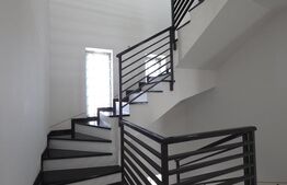 Confort Modern și Facturi Zero: Vilă Unică cu Vitraje Mari  în Exclusivitate