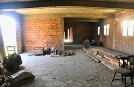 Casă (la rosu), Livadă și Pădure, Teren Generos și Plată Flexibilă – Bezdead