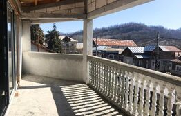 Casă (la rosu), Livadă și Pădure, Teren Generos și Plată Flexibilă – Bezdead