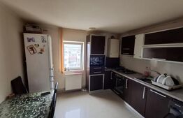 Apartament  spatios -3 camere decomandat, etaj 4, balcon, izolat – M11