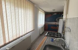 Apartament 2 camere decomandat, parter, Găești – zonă bună