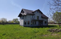 Oportunitate: Vilă P+1+M în Titu, 146 mp/nivel, teren 1607 mp